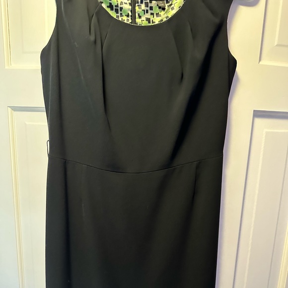 Tahari Dresses & Skirts - Tahari Sleeveless black dress w pretty green lining